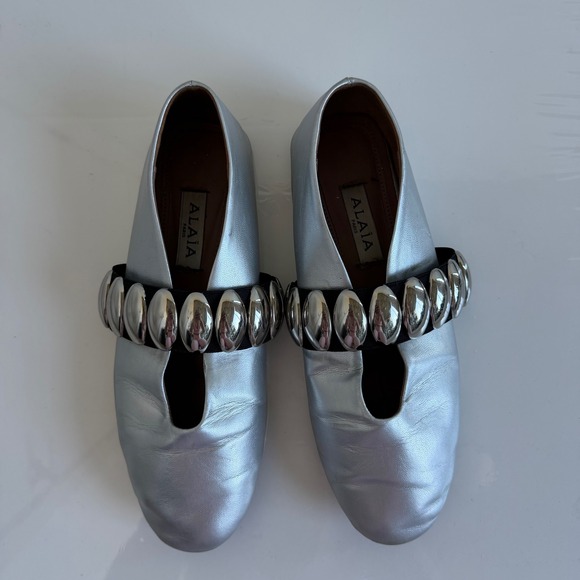 Alaia Shoes - Alaïa Silver Leather Flats with Silver Bead Strap